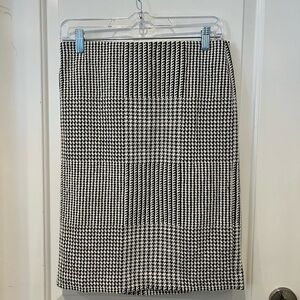 Philosophy Classic Black and White Houndstooth Pencil Skirt